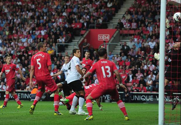 'I don't know what I was thinking' - Van Persie angry at penalty miss against Southampton