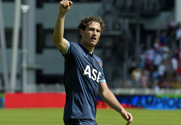 Daryl Janmaat dipantau FC Internazionale