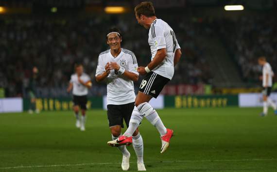 Germany v Faeroe Islands - FIFA 2014 World Cup Qualifier, Mesut Özil und Mario Götze