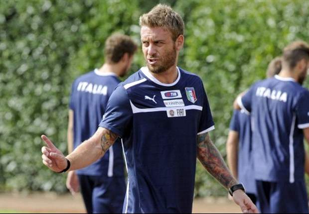 Roma midfielder De Rossi facing injury lay-off