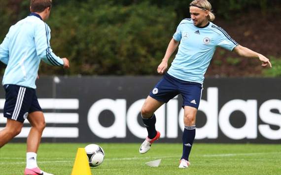 Germany defender Schmelzer wary of Austria threat