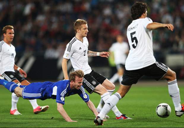 Deutschland gegen Frankreich: Höwedes startet hinten links!