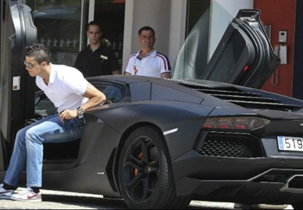 Cristiano Ronaldo habría sido multado por 'exceso de velocidad'