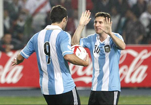 Messi & Higuain behaved like little girls, says Zambrano