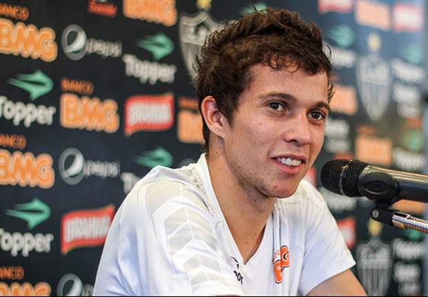 Bernard critica postura do Galo