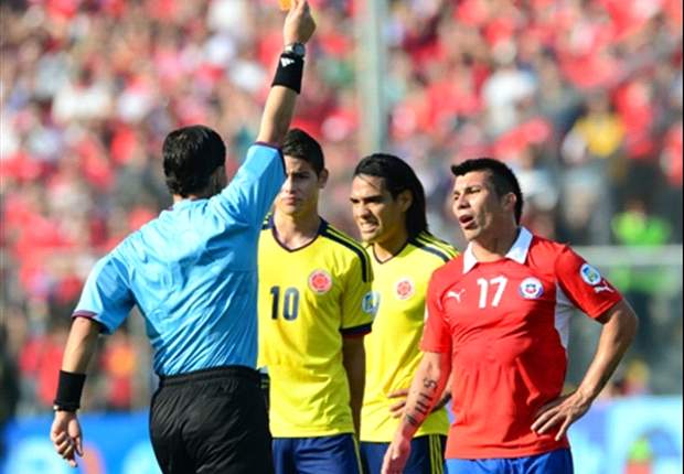 Gary Medel es analizado por su DT