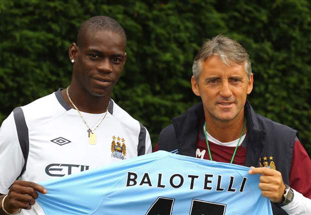 Mancini: Balotelli can smoke as long as he scores goals