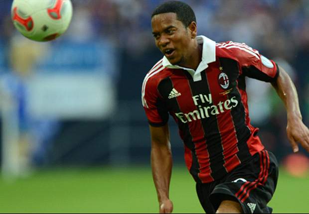 Il Milan ancora attivo sul mercato dei centrocampisti… c’è da sostituire Emanuelson: “Ho bisogno di giocare, vado al Fulham”