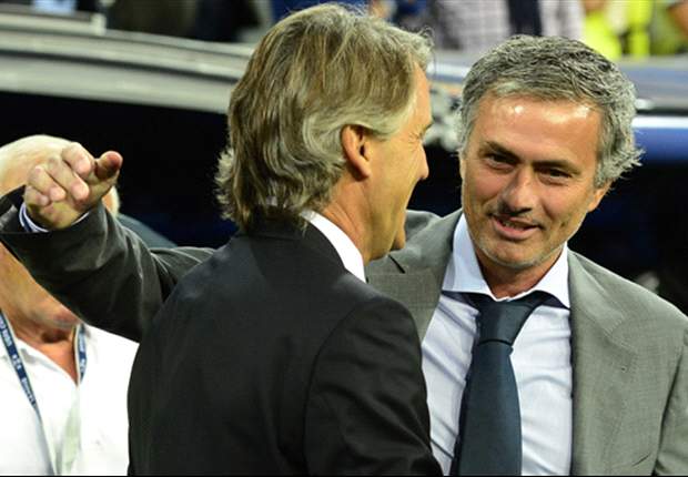 Sir Bobby Charlton: Mourinho's behaviour isn't suitable for a Manchester United boss
