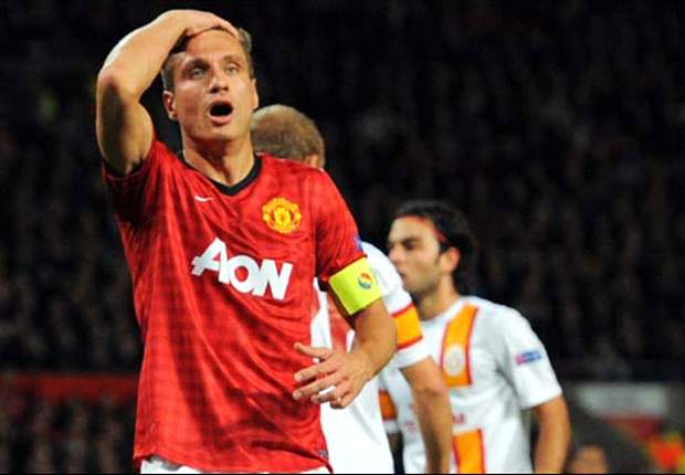 Manchester United defender Vidic ruled out of City clash