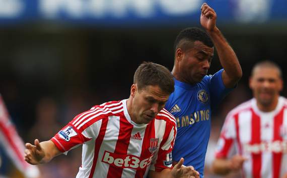 EPL - Chelsea vs Stoke City, Michael Owen & Ashley Cole