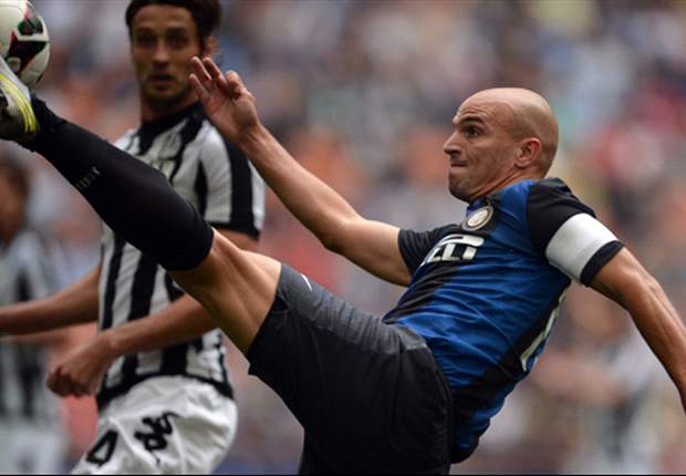 Inter's Cambiasso: We're all behind the coach