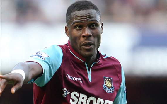 Guy Demel verlängert bei West Ham
