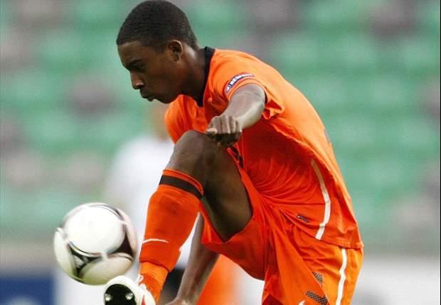 PSV wonderkid Bazoer weighs up offers from Arsenal, Chelsea & Manchester City