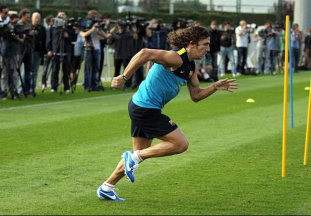 Carles Puyol se divierte con los más pequeños