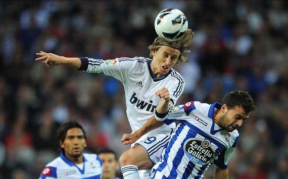Luka Modric, Abel Aguilar, Bruno Gama - Real Madrid v Deportivo La Coruña