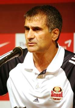 Senol Gunes (FC Seoul Teknik Direktörü)