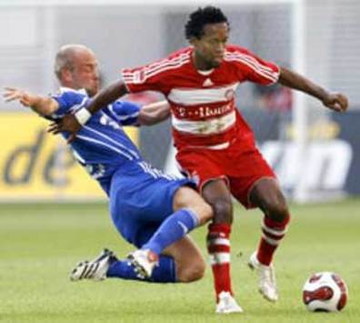 Ligapokal: Bayern - Schalke: Ze Roberto - Ernst