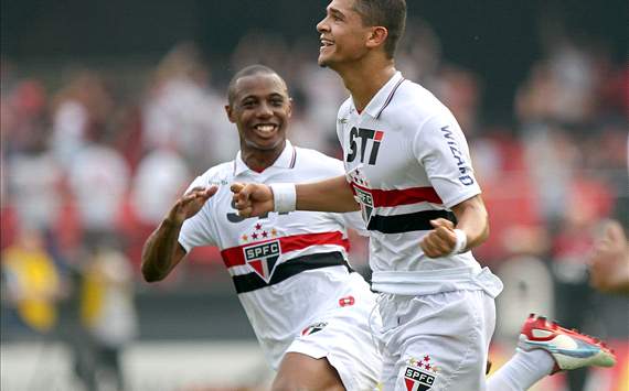 Sao Paulo Yakin Permanenkan Denilson