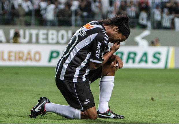 Ronaldinho escapes car collision unharmed