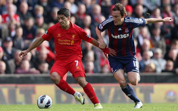 Luis Suarez,Dean Whitehead