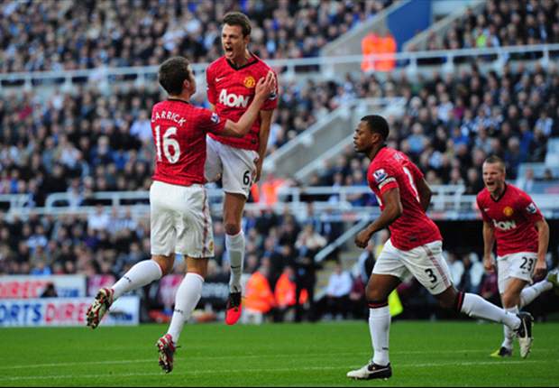 Evans relieved to keep pace with Chelsea after Newcastle victory
