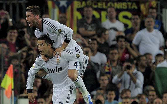 Cristiano Ronaldo y Sergio Ramos celebran durante el Barcelona-Real Madrid