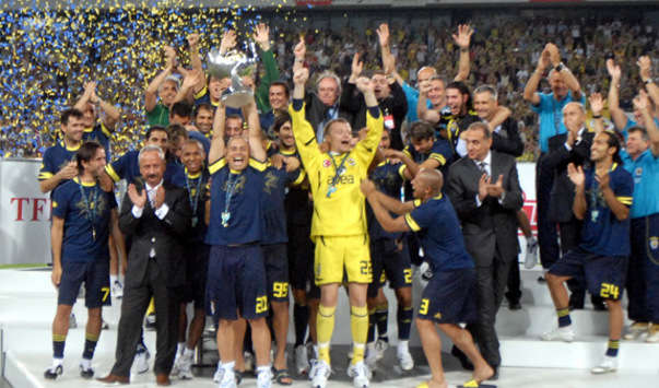 TFF Süper Kupa: Fenerbahçeli Futbolcuların Süper Kupa Sevinci (tff.org)