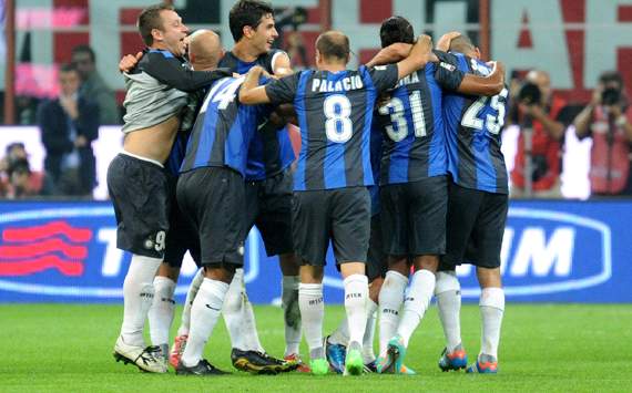 Inter celebrating