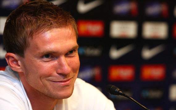 Aliaksandr Hleb Dukung Arsenal Pertahankan Arsene Wenger