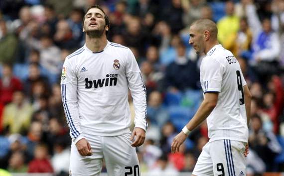 Real Madrid face Benzema & Higuain striker crisis ahead of Manchester United game