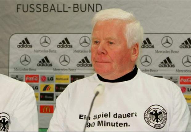Kenang Helmut Haller, Jerman Pakai Ban Hitam