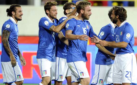 Italy celebrating vs Armenia