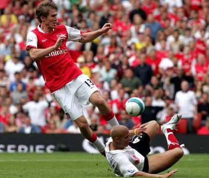 Alexander Hleb - Paul Konchesky , Arsenal v Fulham , Barclays Premier League