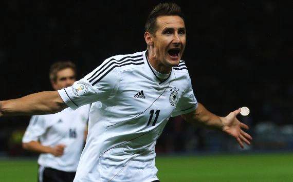 Unsere Legionäre: Miroslav Klose im Topspiel gegen Mailand, Merkel kämpft um Kaderplatz