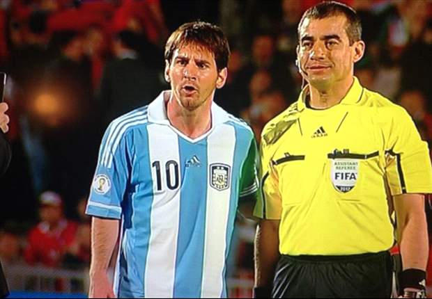 Paraguayan linesman explains Messi photograph