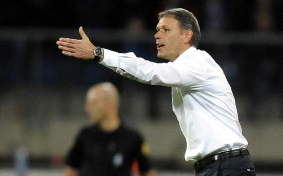 Van Basten blij met overleg CBV/KNVB