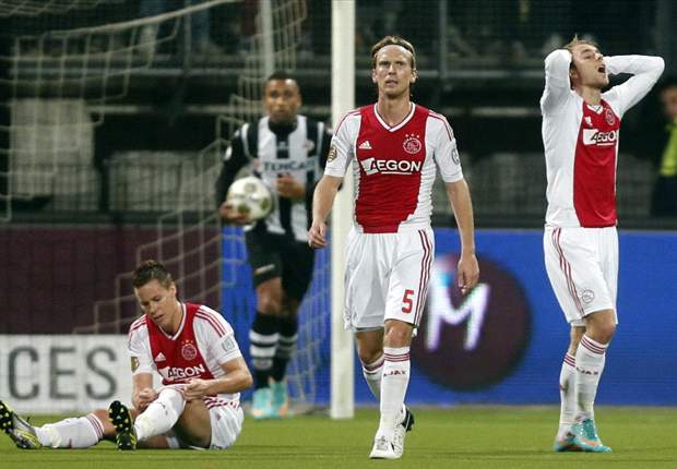 Pemain Ajax Frustrasi Diimbangi Heracles