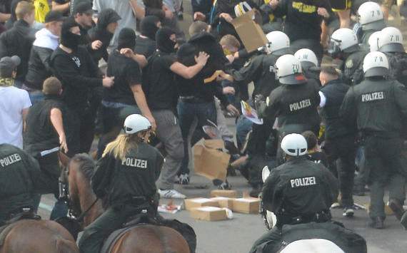 Future Ruhr derbies could be played behind closed doors, says police chief
