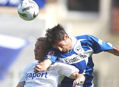 Bundesliga: Bissige Zweikämpfe auf der Alm zwischen Bielefeld und Frankfurt