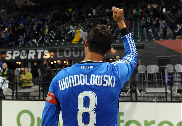Chris Wondolowski equals MLS scoring record