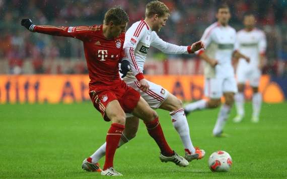 Schürrle und Kroos kämpfen um den Ball