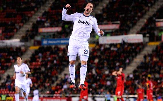 Higuain celebrates against Mallorca