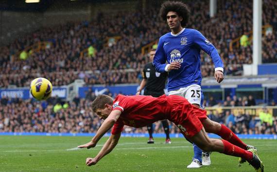Liverpool captain Gerrard apologises to Everton over 'long ball' criticism
