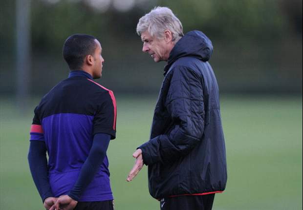 Wenger dismisses possibility of Walcott leaving Arsenal in January