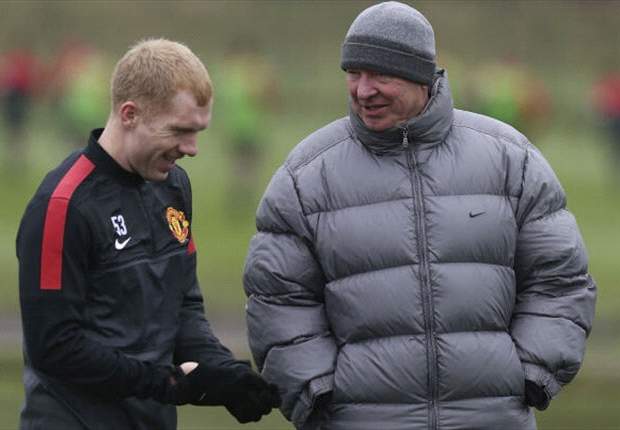 Sir Alex Ferguson: No rush on Scholes' future at Manchester United