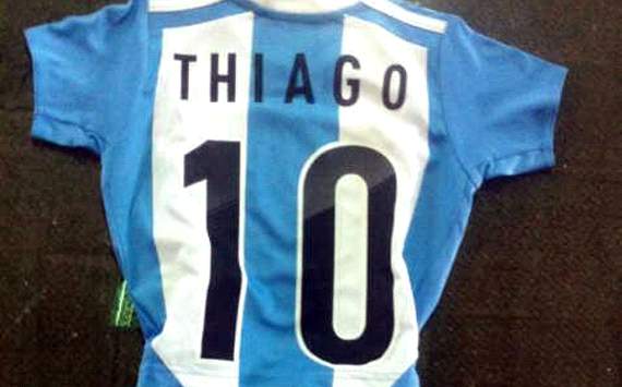 عکس روز: هدیه اتحادیه فوتبال آرژانتین به تیاگو مسی