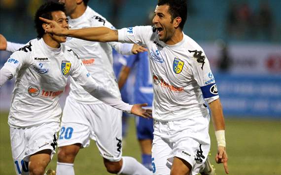 Hà Nội T&T chiếm ngôi đầu V-League 2013