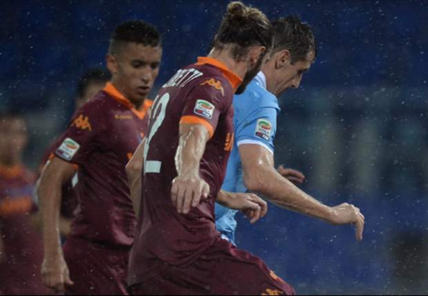 Serie A, 12ª giornata - Derby spettacolo, è 3-2 per la Lazio; Milan travolto dalla Fiorentina, rimontone Napoli sul Genoa