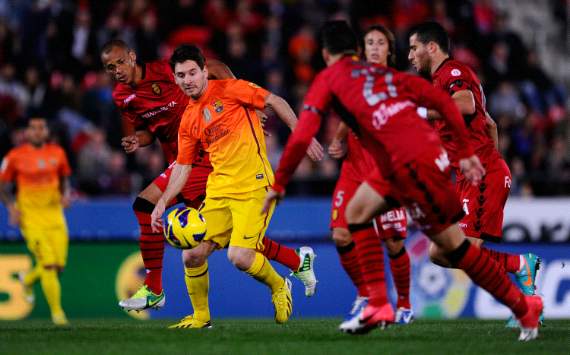 Messi deja atrás a la defensa del Mallorca